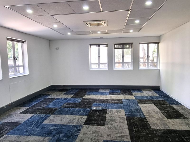 Freestanding building to let in Bryanston - Photo 4