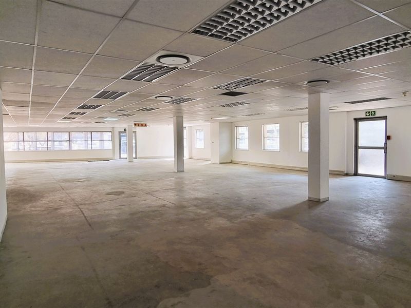 Office space to let in The Woodlands. - Photo 9