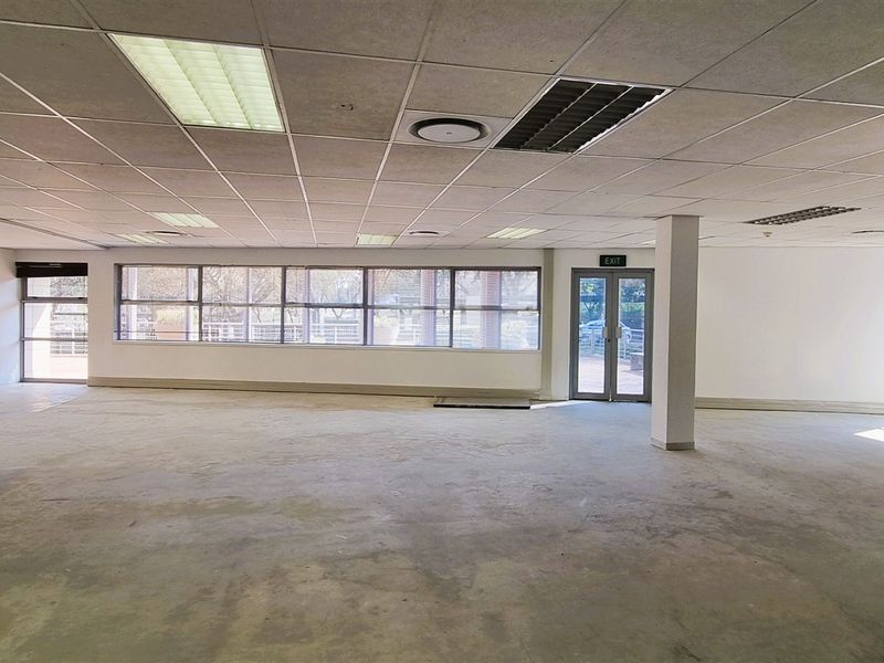 Office space to let in The Woodlands. - Photo 7