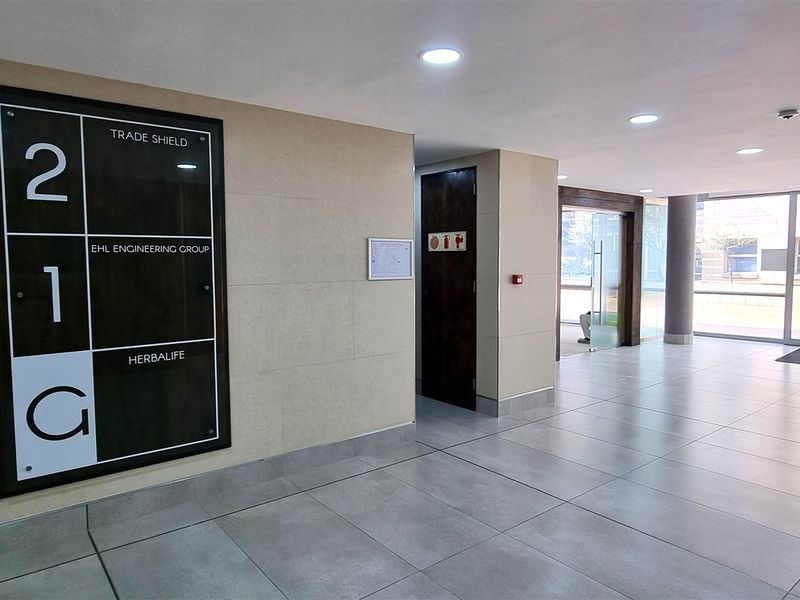 Office space to let in The Woodlands. - Photo 2