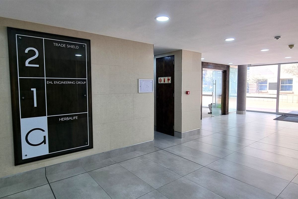 Office space to let in The Woodlands. - Photo 2