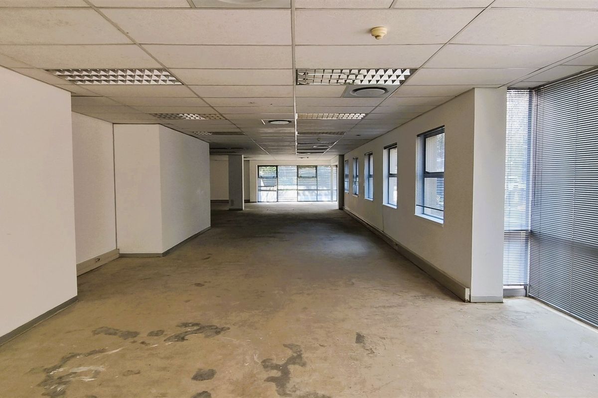 Office space to let in The Woodlands. - Photo 5