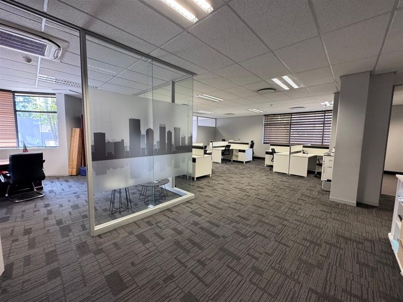 279m2  Offices to let in Sandhurst-Sandton - Photo 7