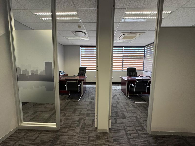 279m2  Offices to let in Sandhurst-Sandton - Photo 4