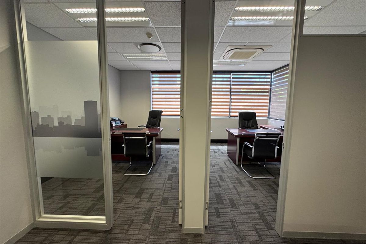 279m2  Offices to let in Sandhurst-Sandton - Photo 4