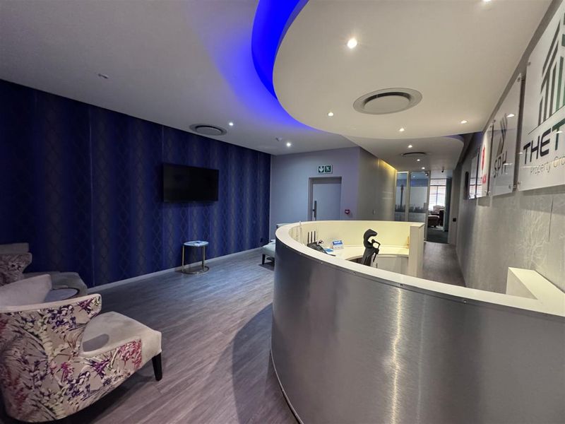 279m2  Offices to let in Sandhurst-Sandton - Photo 3