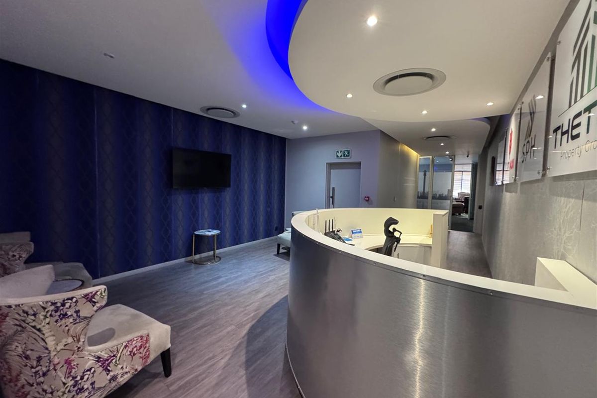 279m2  Offices to let in Sandhurst-Sandton - Photo 3
