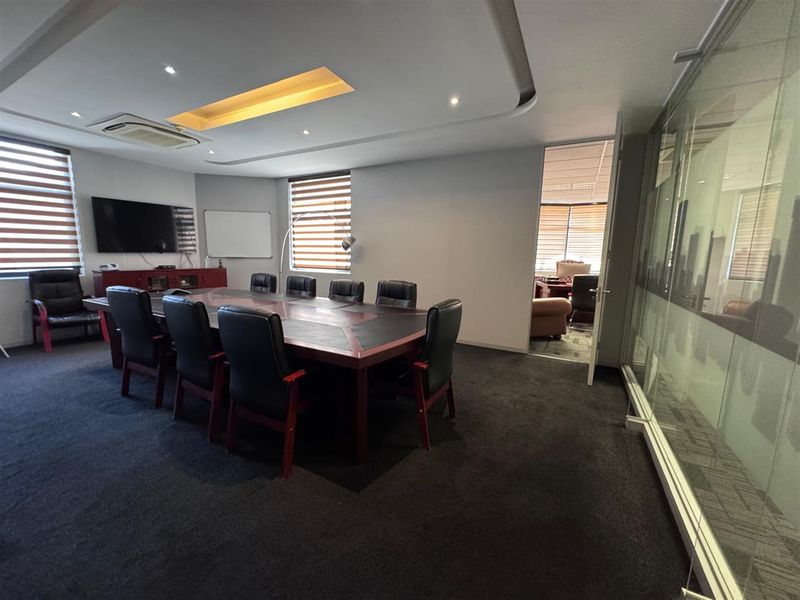 279m2  Offices to let in Sandhurst-Sandton - Photo 10