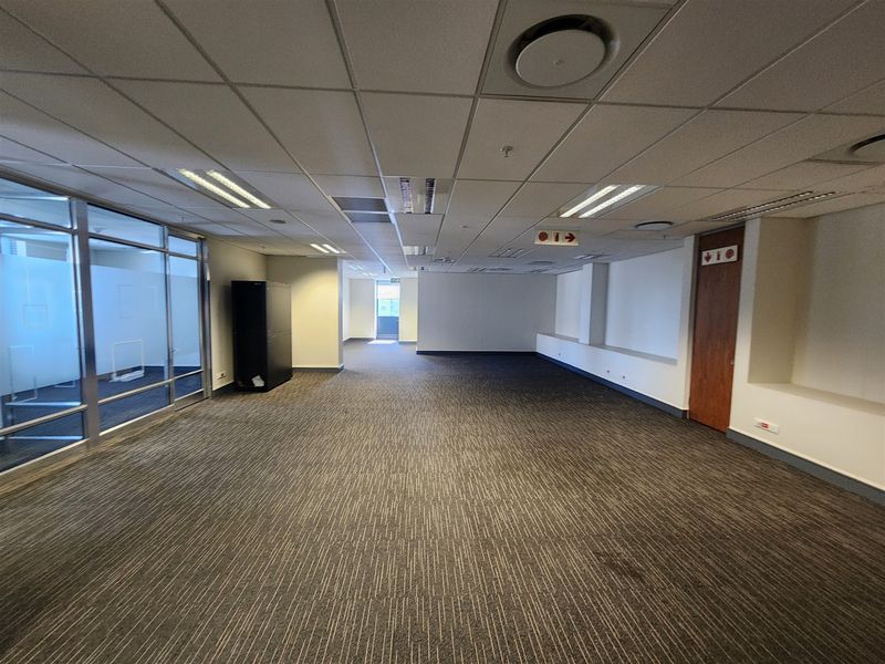 1407,8sqm Offices to let in Morningside, Sandton - Photo 8