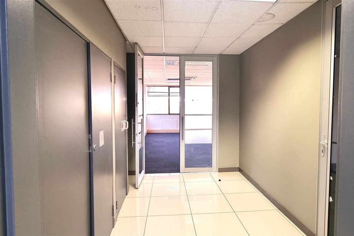 Office space to let in The Woodlands Office Park - Photo 3