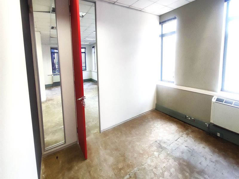 209.64sqm Office to let in Rosebank - Photo 5