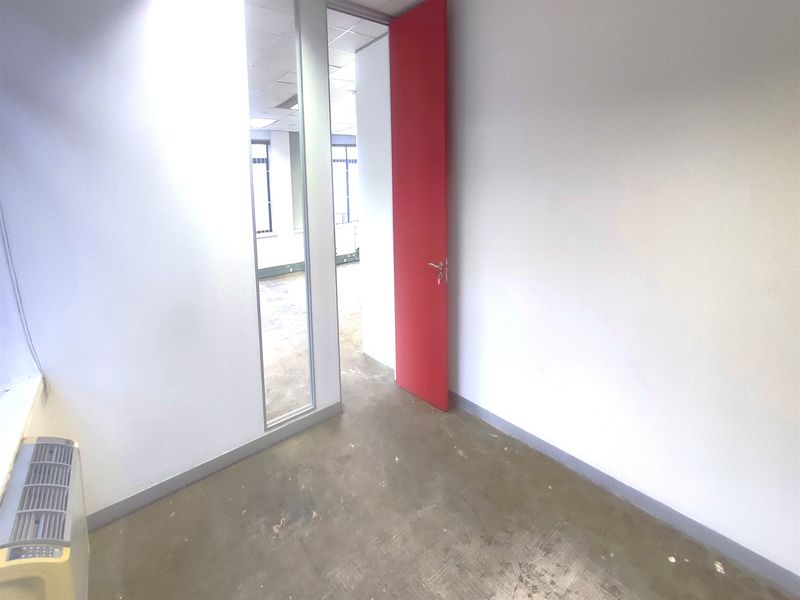 209.64sqm Office to let in Rosebank - Photo 9