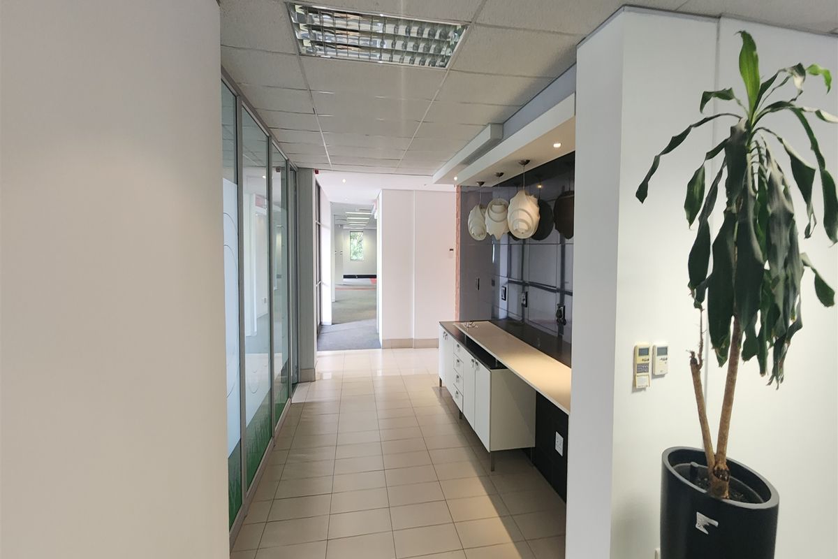 332.4sqm Offices to let in Wierda Valley, Sandton - Photo 2