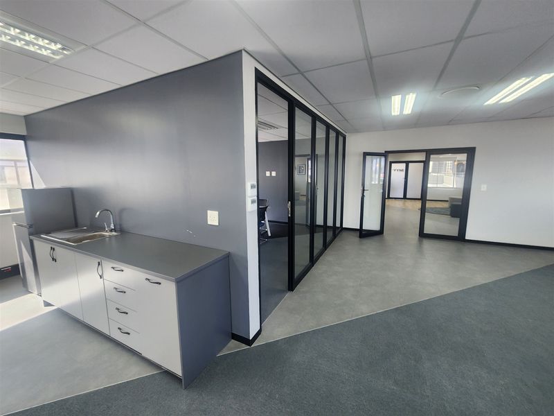 291.14sqm Offices to lo let Sandton - Photo 5