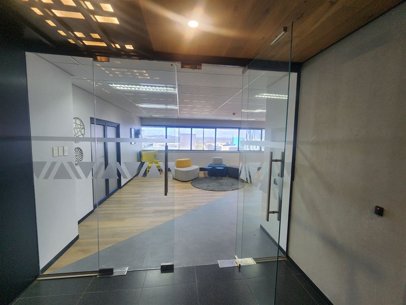 291.14sqm Offices to lo let Sandton - Photo 2