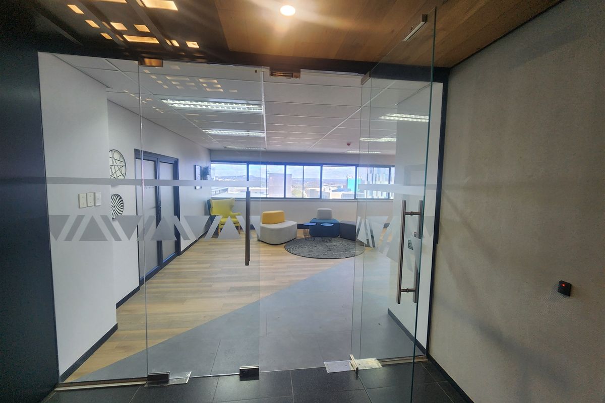 291.14sqm Offices to lo let Sandton - Photo 2
