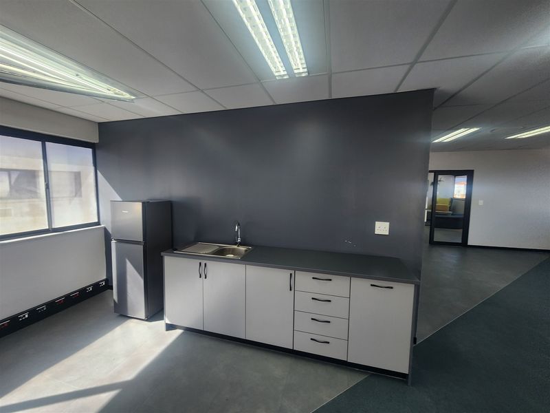 291.14sqm Offices to lo let Sandton - Photo 8