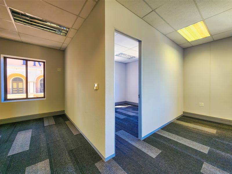 135m2 Modern Office to Let in The Pivot - Photo 7