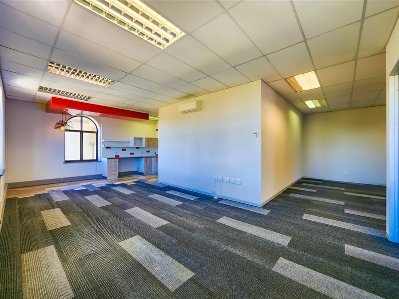 135m2 Modern Office to Let in The Pivot - Photo 6