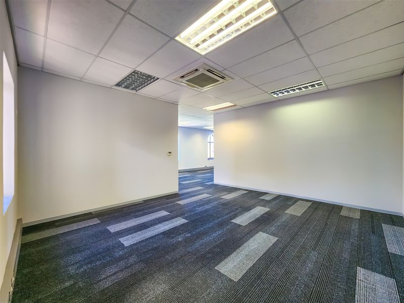 135m2 Modern Office to Let in The Pivot - Photo 10