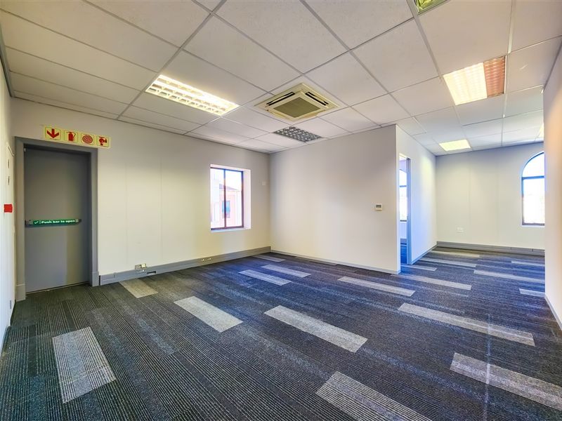 135m2 Modern Office to Let in The Pivot - Photo 9