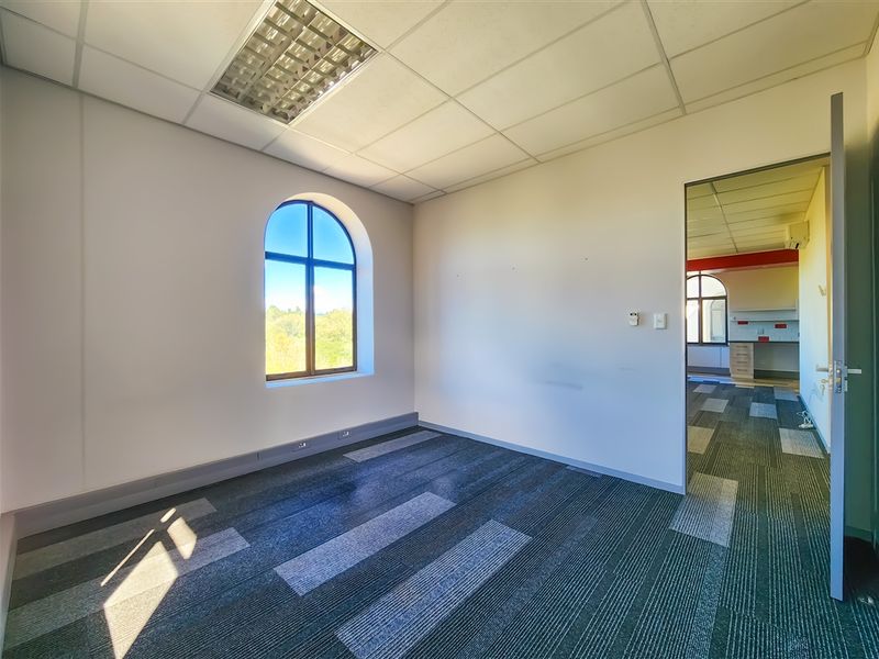 135m2 Modern Office to Let in The Pivot - Photo 8