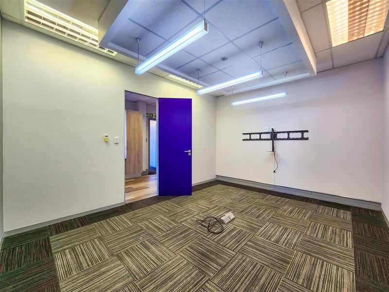 135m2 Modern Office to Let in The Pivot - Photo 4