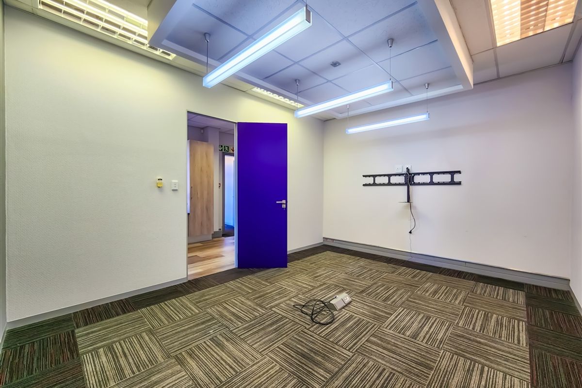 135m2 Modern Office to Let in The Pivot - Photo 4