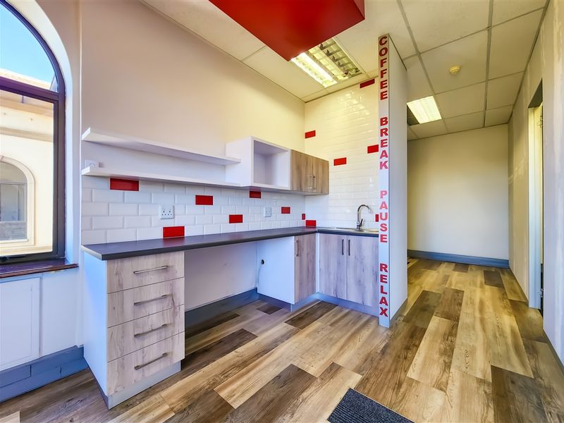135m2 Modern Office to Let in The Pivot - Photo 5