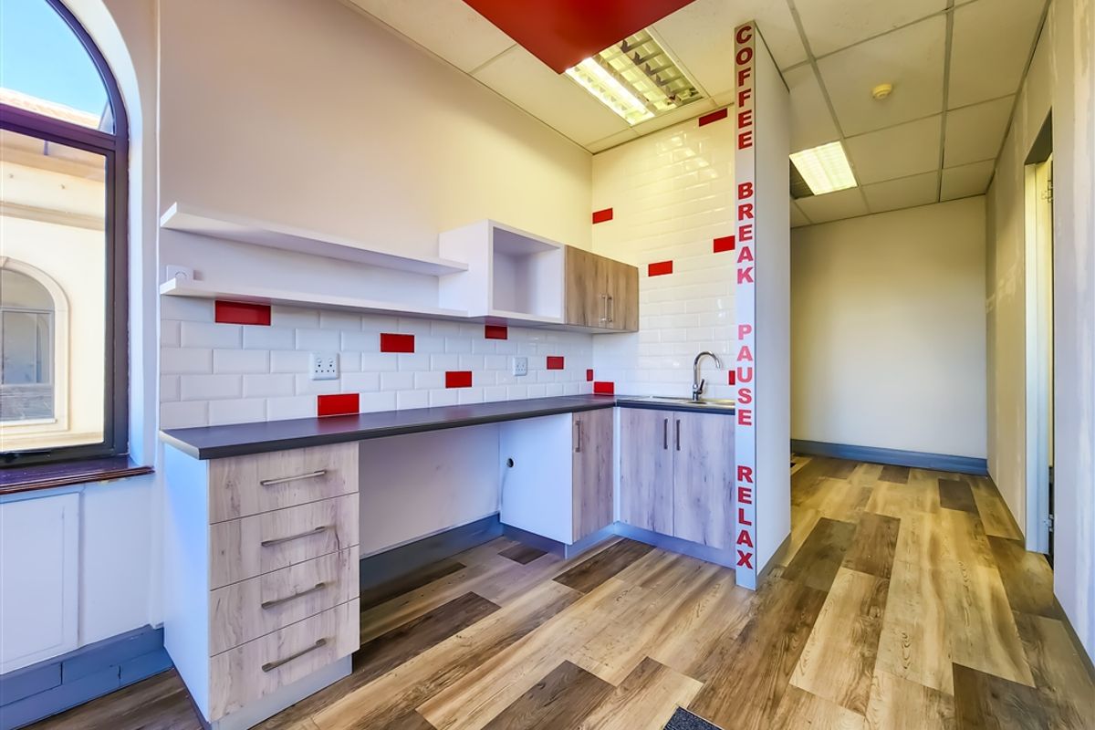 135m2 Modern Office to Let in The Pivot - Photo 5