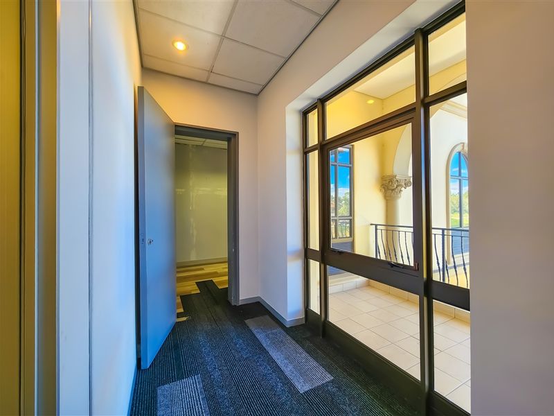 135m2 Modern Office to Let in The Pivot - Photo 2