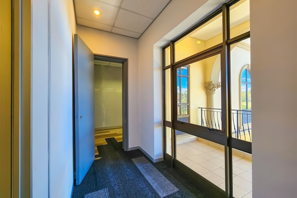 135m2 Modern Office to Let in The Pivot - Photo 2