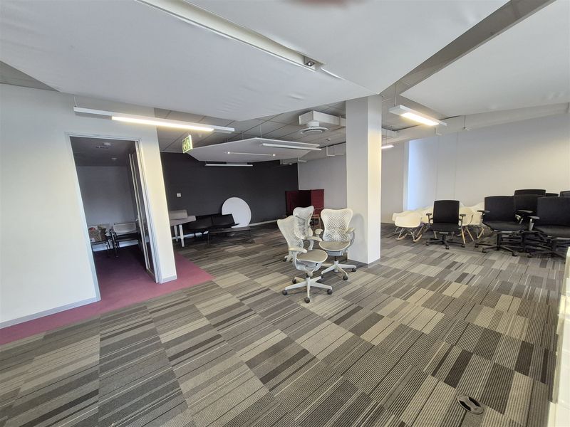 1182.5sqm Offices to let in Illovo - Photo 7