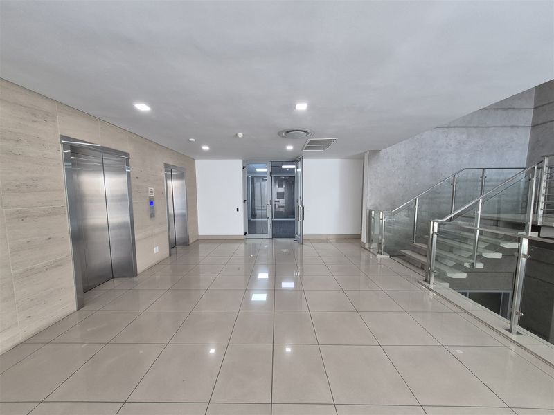 1182.5sqm Offices to let in Illovo - Photo 2