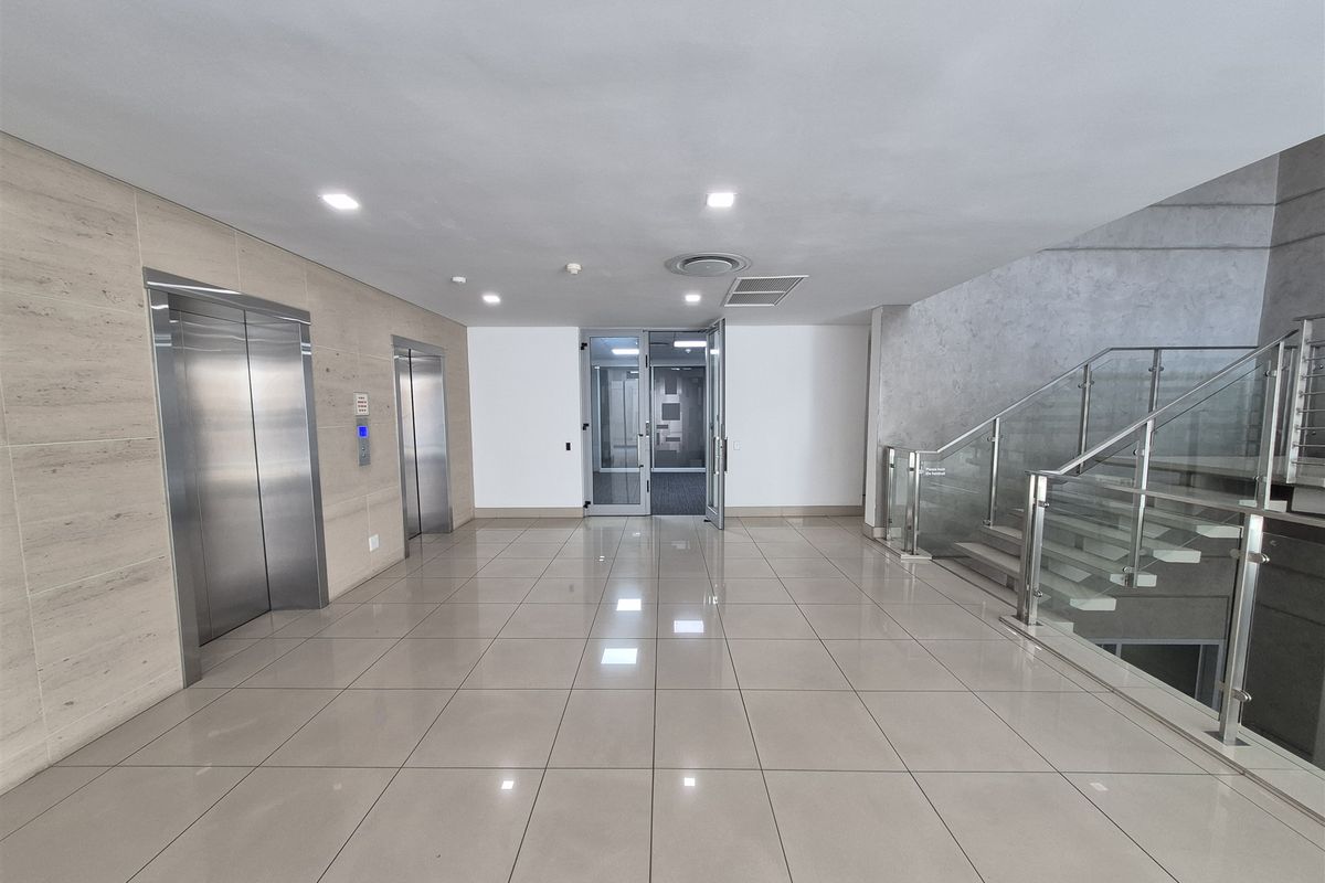 1182.5sqm Offices to let in Illovo - Photo 2
