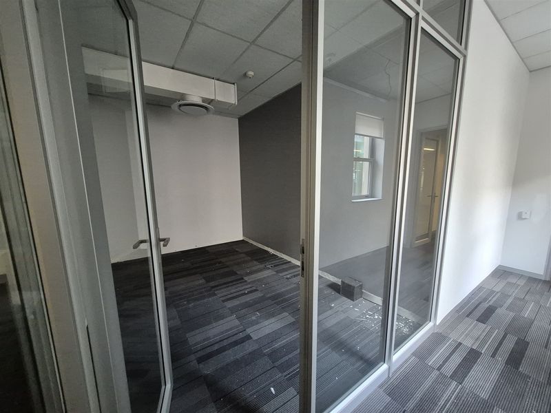 1182.5sqm Offices to let in Illovo - Photo 3