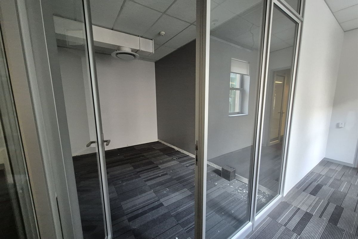 1182.5sqm Offices to let in Illovo - Photo 3
