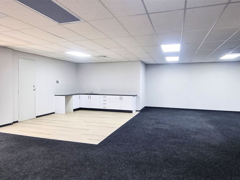 Office space to let in 2929 on Nicol - Photo 9