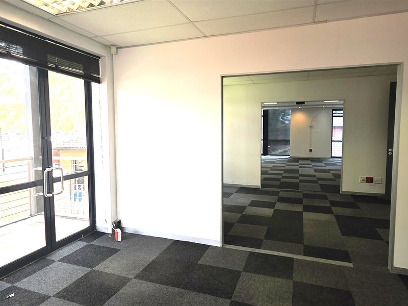 Office space to let in Silverpoint Office Park - Photo 8