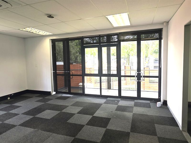 Office space to let in Silverpoint Office Park - Photo 7