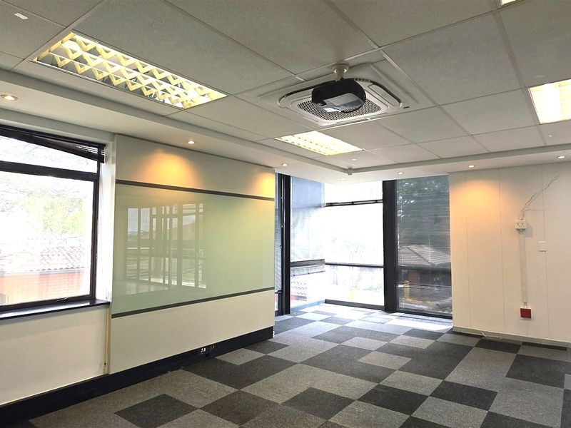 Office space to let in Silverpoint Office Park - Photo 6