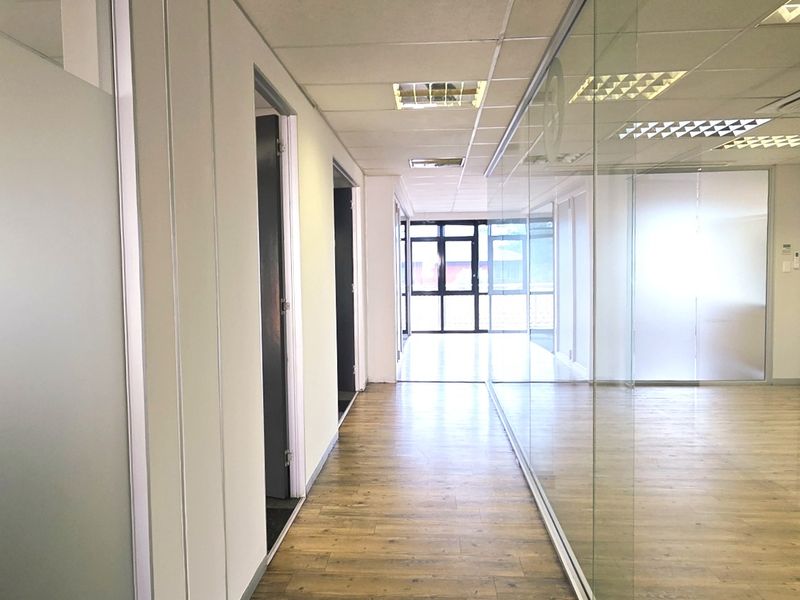 Office space to let in Silverpoint Office Park - Photo 4