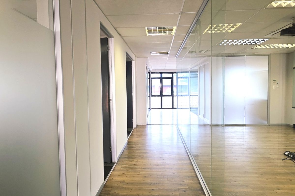 Office space to let in Silverpoint Office Park - Photo 4
