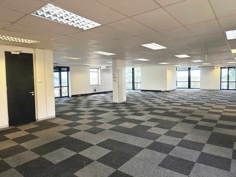 Office space to let in Silverpoint Office Park - Photo 10