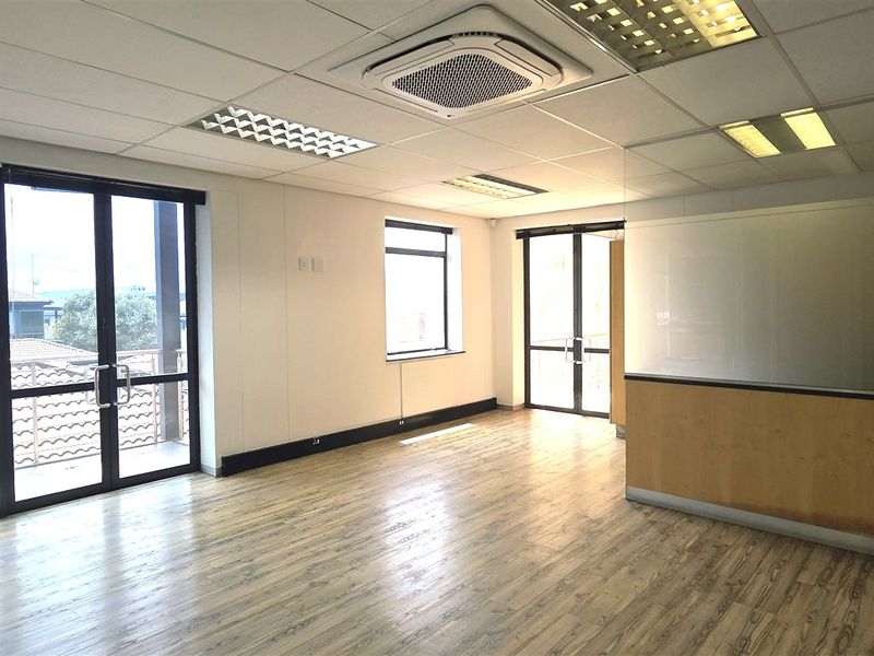 Office space to let in Silverpoint Office Park - Photo 9