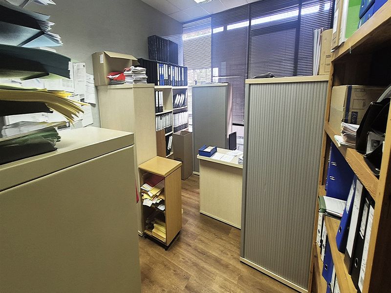 618sqm Office to Let in Illovo - Photo 10
