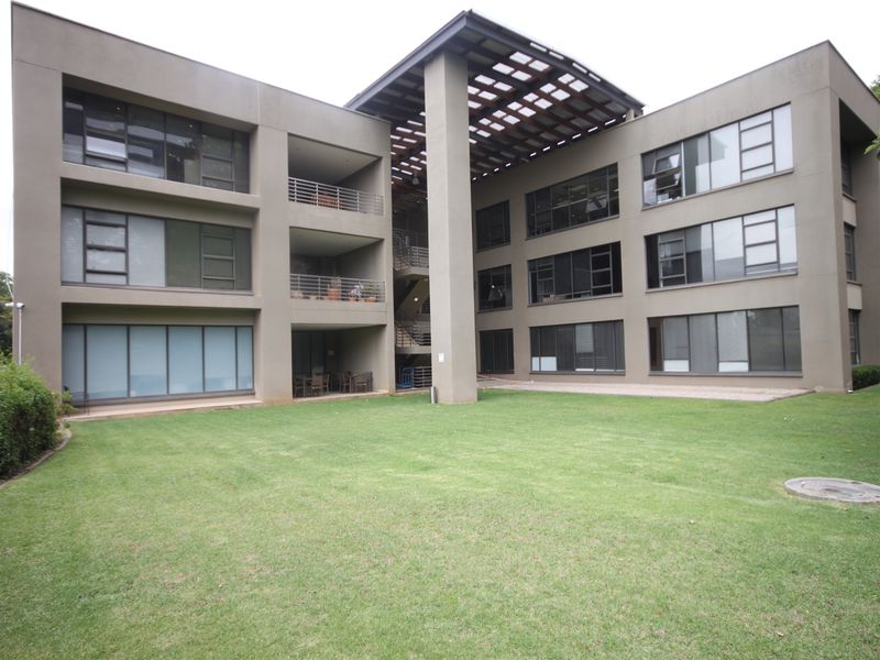 618sqm Office to Let in Illovo - Photo 3