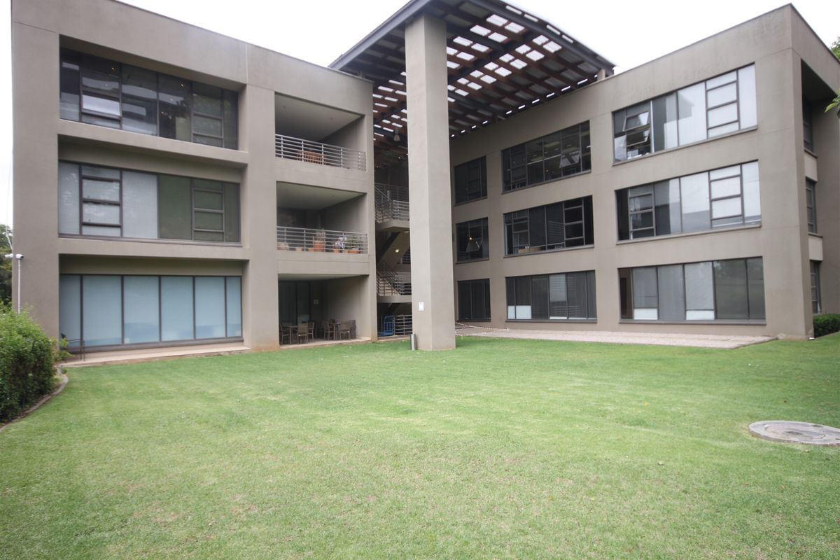 618sqm Office to Let in Illovo - Photo 3
