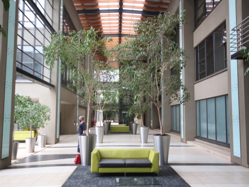 618sqm Office to Let in Illovo - Photo 2