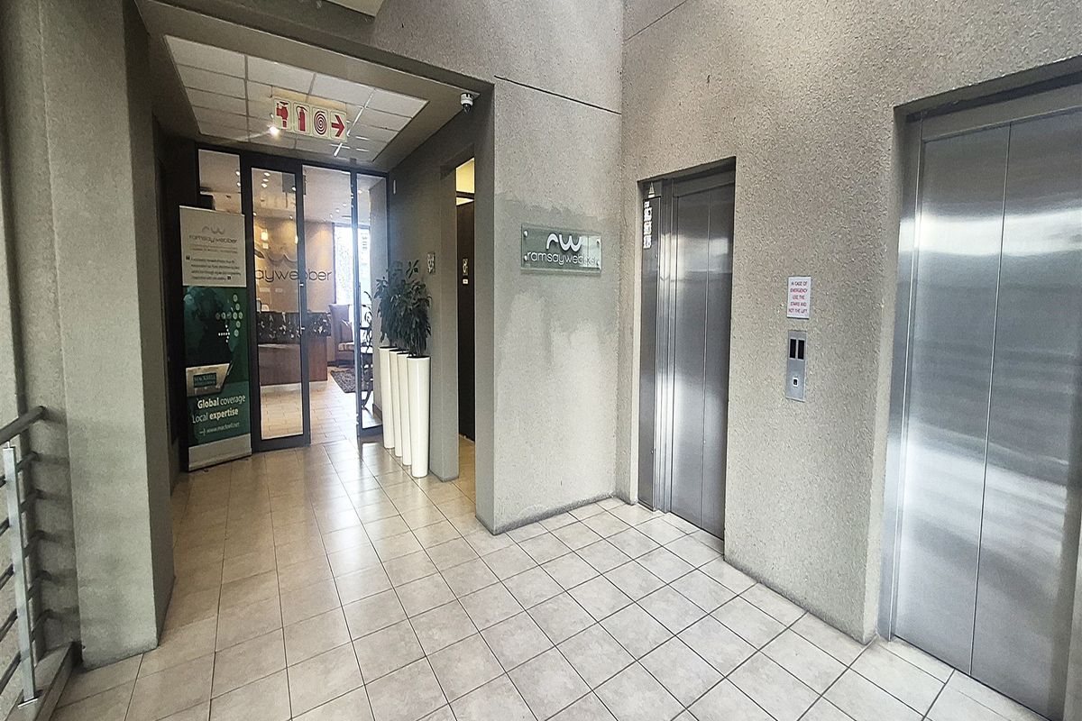 618sqm Office to Let in Illovo - Photo 4